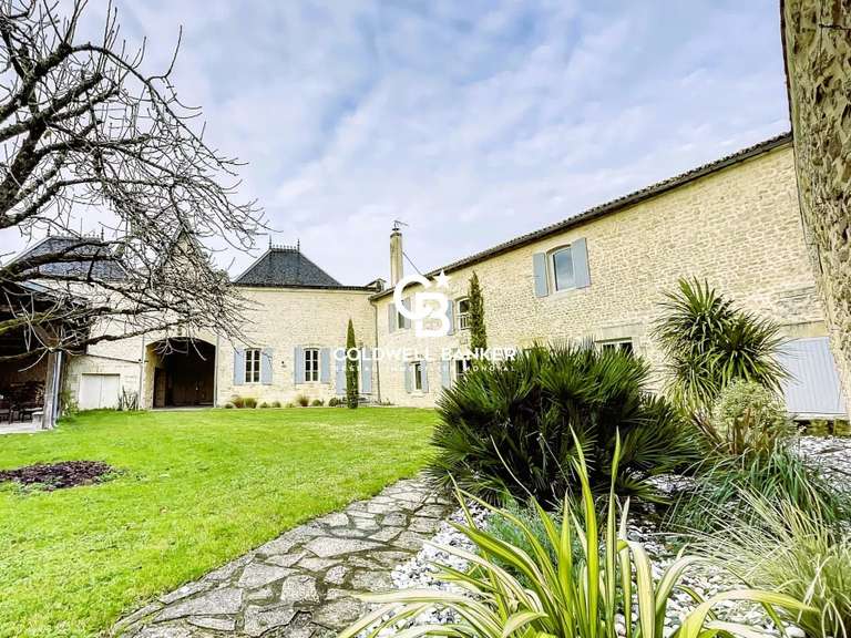 House Saint-Jean-d'Angély - 5 bedrooms - 348m²