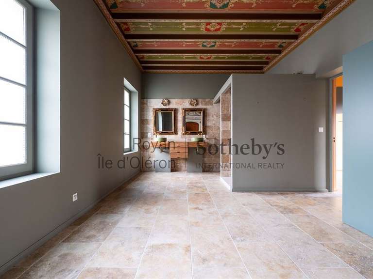 Maison Saint-Jean-d'Angély - 4 chambres - 350m²