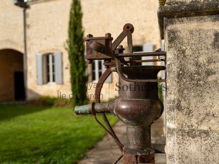 Maison Saint-Jean-d'Angély - 4 chambres - 350m²