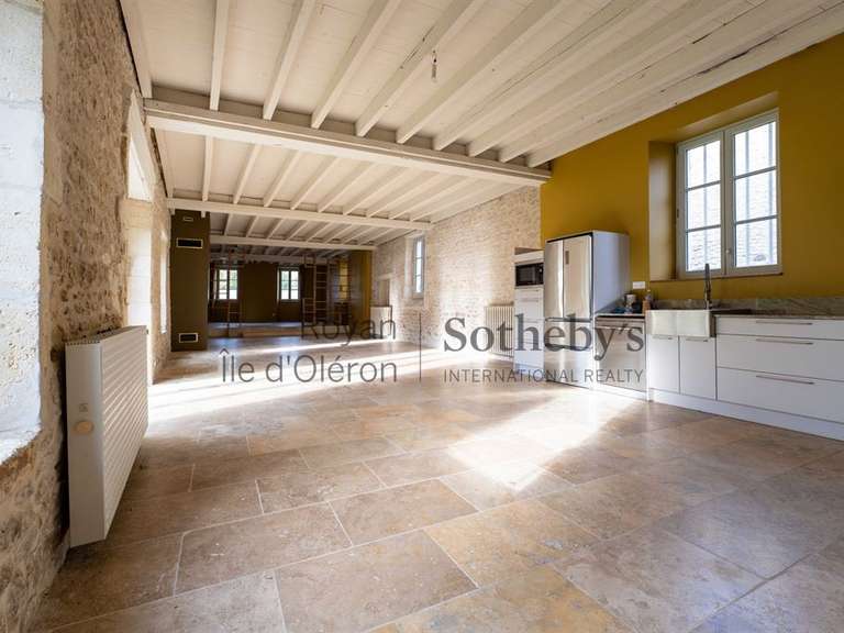 Maison Saint-Jean-d'Angély - 4 chambres - 350m²