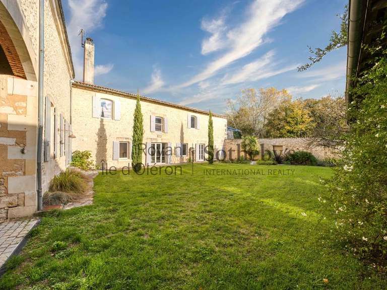 Maison Saint-Jean-d'Angély - 4 chambres - 350m²