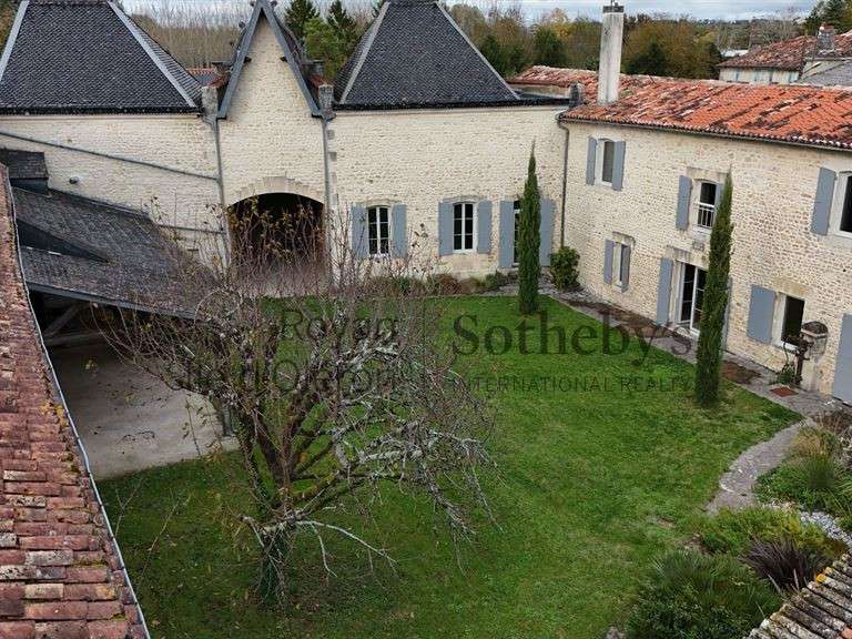 Maison Saint-Jean-d'Angély - 4 chambres - 350m²