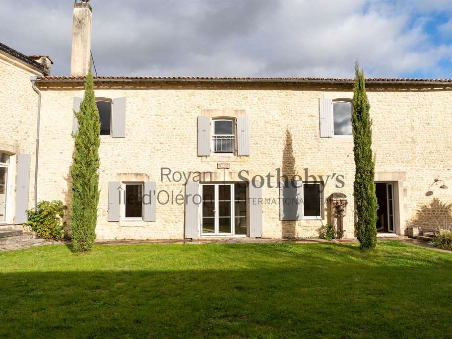 Maison Saint-Jean-d'Angély