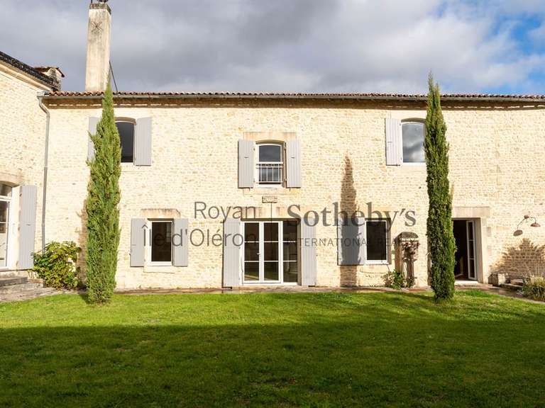 Maison Saint-Jean-d'Angély - 4 chambres - 350m²