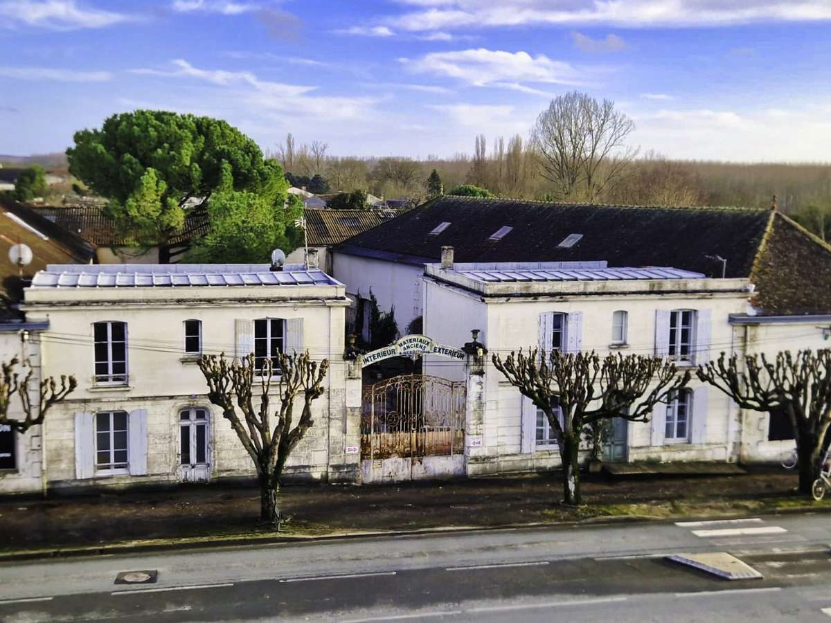 House Saint-Jean-d'Angély