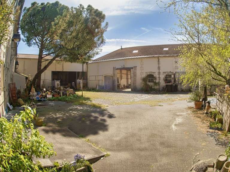 House Saint-Jean-d'Angély - 4 bedrooms - 336m²