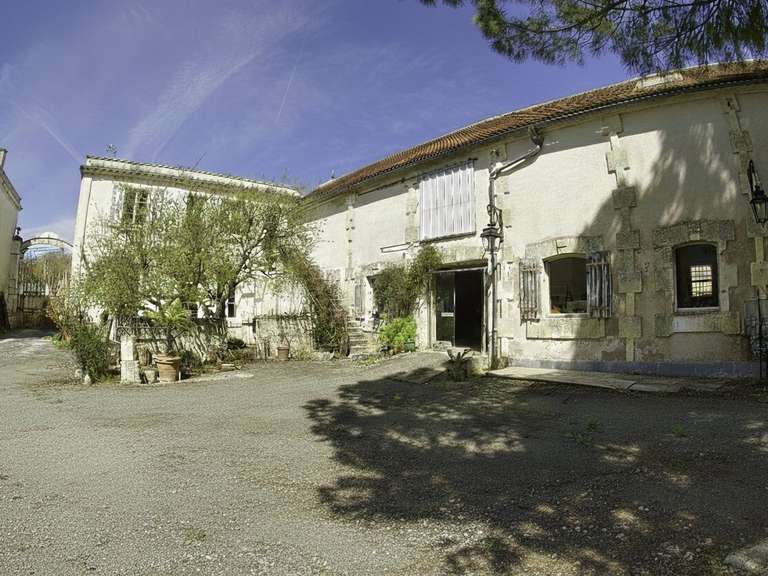 House Saint-Jean-d'Angély - 4 bedrooms - 336m²