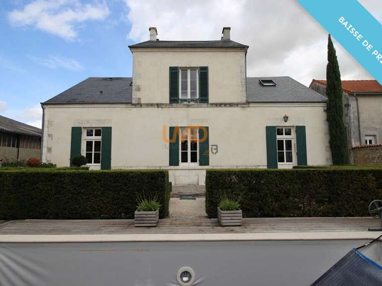 Maison Saint-Jean-d'Angély - 4 chambres - 217m²