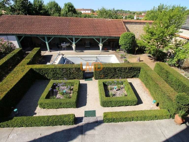 Maison Saint-Jean-d'Angély - 4 chambres - 217m²