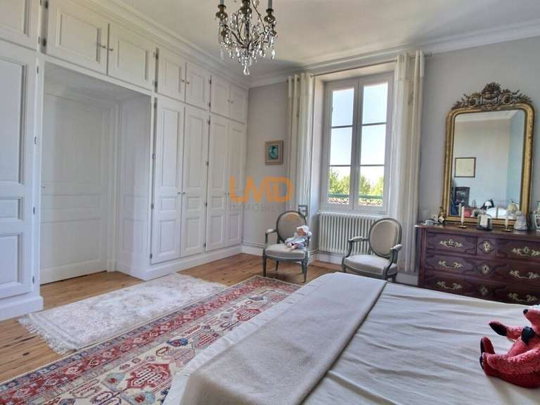 Maison Saint-Jean-d'Angély - 4 chambres - 217m²