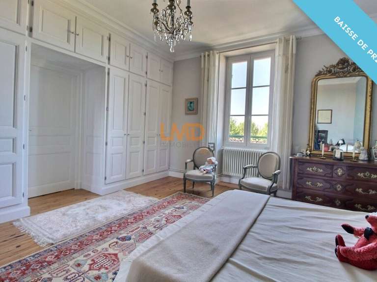 Maison Saint-Jean-d'Angély - 4 chambres - 217m²