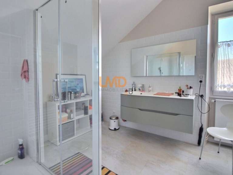 Maison Saint-Jean-d'Angély - 4 chambres - 217m²