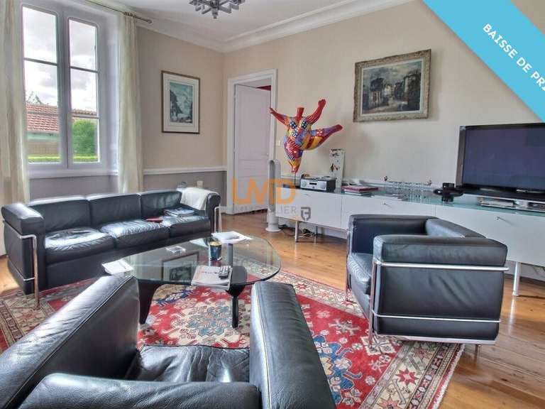 Maison Saint-Jean-d'Angély - 4 chambres - 217m²