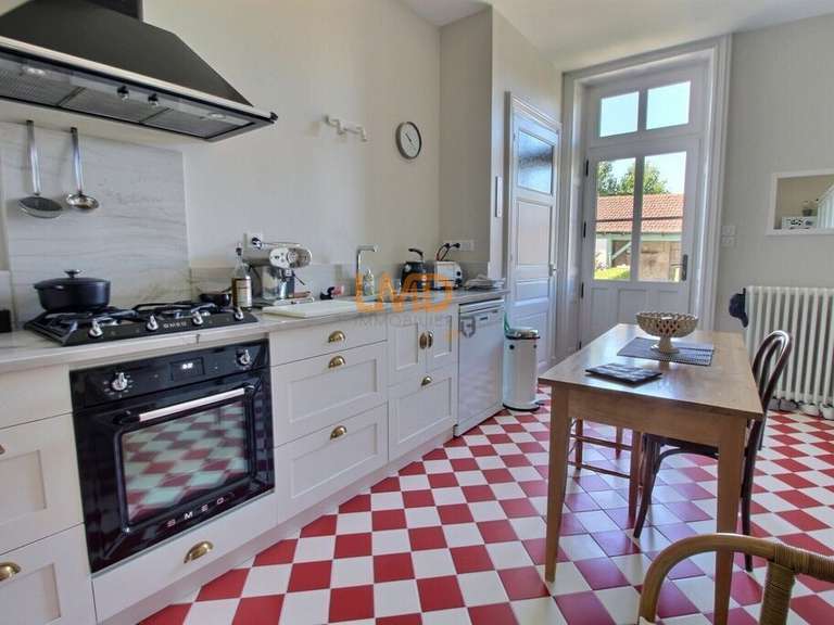 Maison Saint-Jean-d'Angély - 4 chambres - 217m²