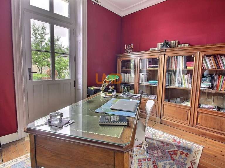 Maison Saint-Jean-d'Angély - 4 chambres - 217m²