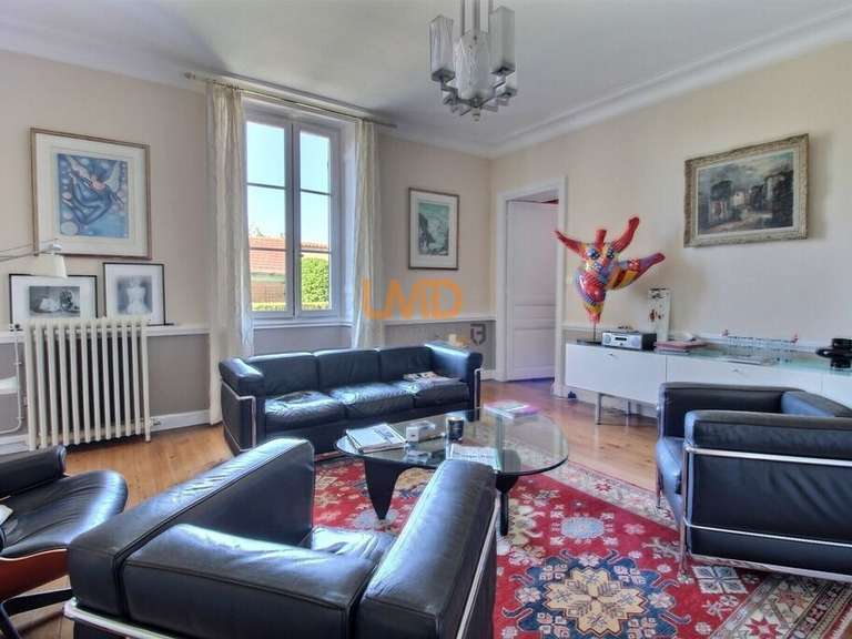 Maison Saint-Jean-d'Angély - 4 chambres - 217m²