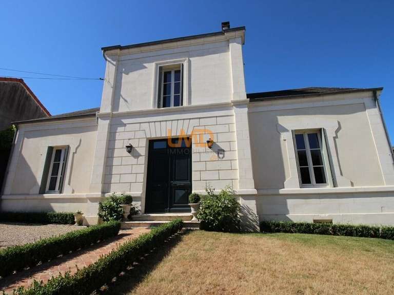 Maison Saint-Jean-d'Angély - 4 chambres - 217m²