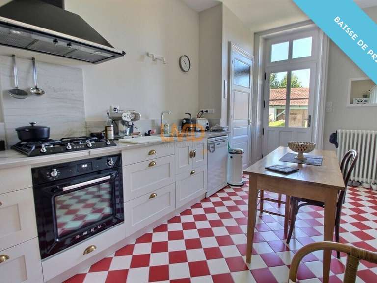 Maison Saint-Jean-d'Angély - 4 chambres - 217m²