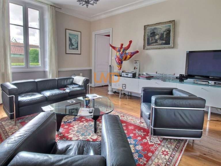 Maison Saint-Jean-d'Angély - 4 chambres - 217m²