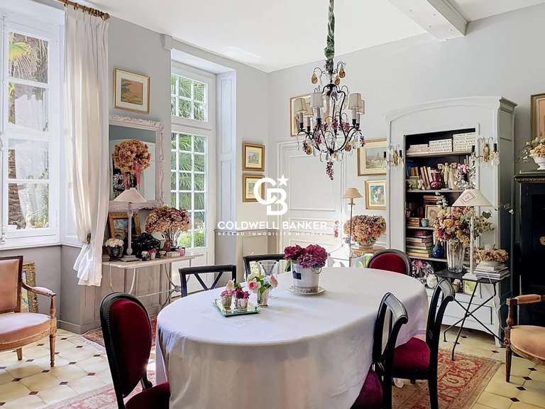 House Saint-Jean-d'Angély - 4 bedrooms - 600m²