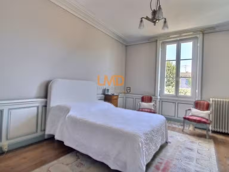 Maison Saint-Jean-d'Angély - 4 chambres - 217m²