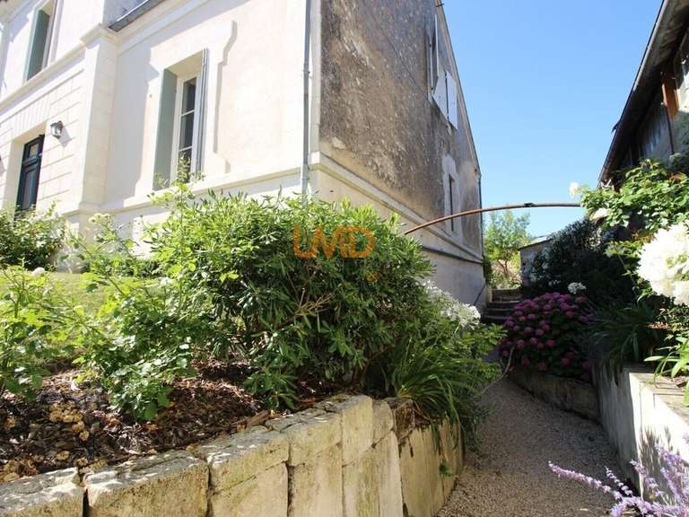 Maison Saint-Jean-d'Angély - 4 chambres - 217m²