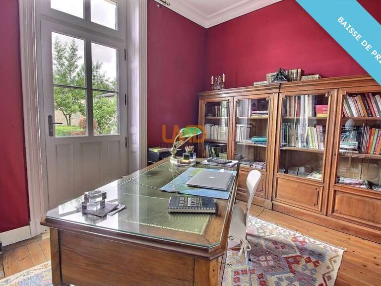 Maison Saint-Jean-d'Angély - 4 chambres - 217m²