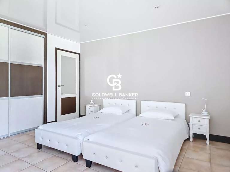 Property Saint-Jean-d'Angély - 9 bedrooms - 830m²