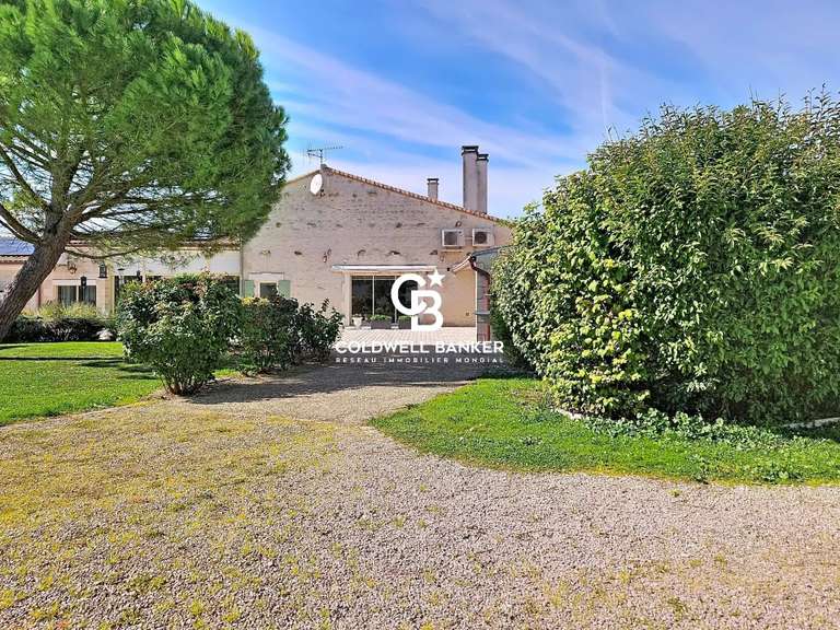 Property Saint-Jean-d'Angély - 9 bedrooms - 830m²