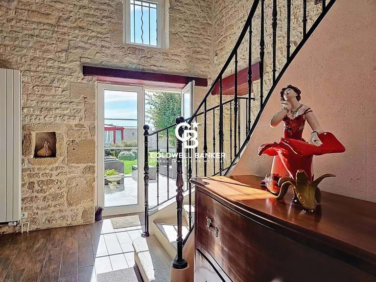 Propriété Saint-Jean-d'Angély - 9 chambres - 830m²