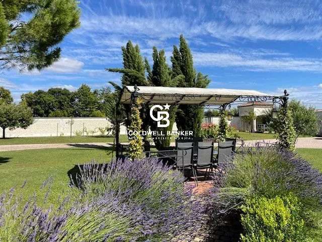 Propriété Saint-Jean-d'Angély - 9 chambres - 830m²