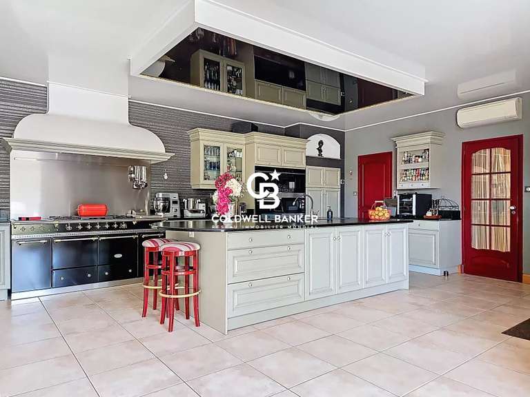 Propriété Saint-Jean-d'Angély - 9 chambres - 830m²