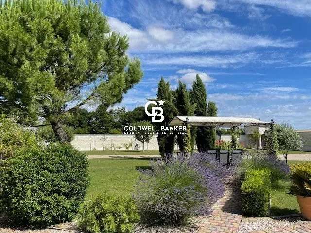 Propriété Saint-Jean-d'Angély - 9 chambres - 830m²