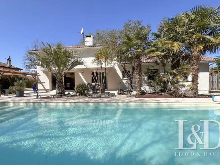 Maison Saint-Jean-d'Illac - 6 chambres - 203m²