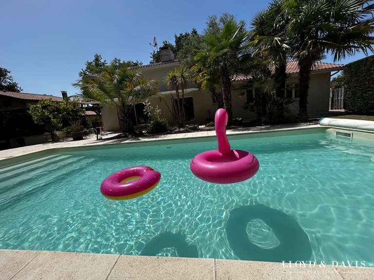 Maison Saint-Jean-d'Illac - 6 chambres - 203m²