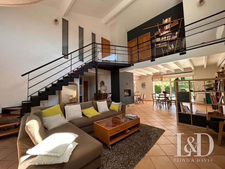 Maison Saint-Jean-d'Illac - 6 chambres - 203m²