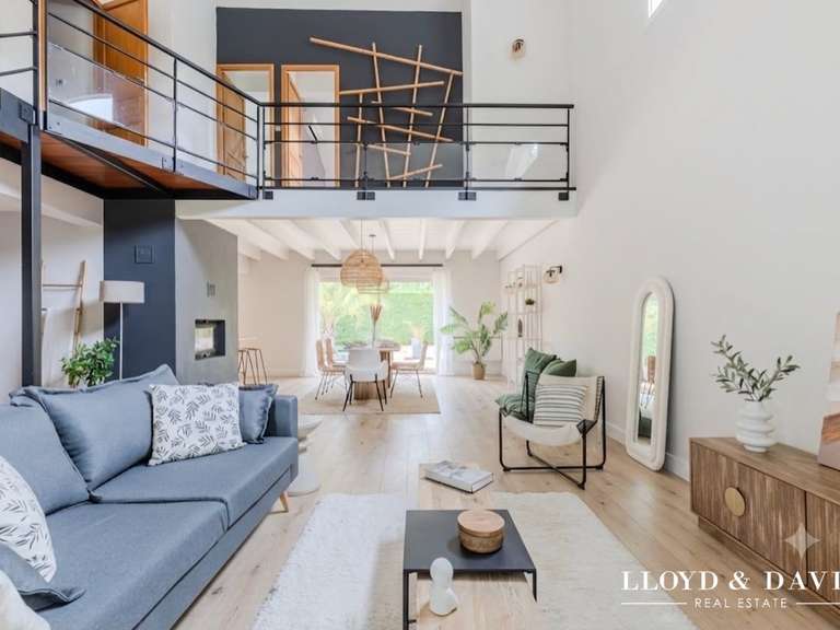 Maison Saint-Jean-d'Illac - 6 chambres - 203m²