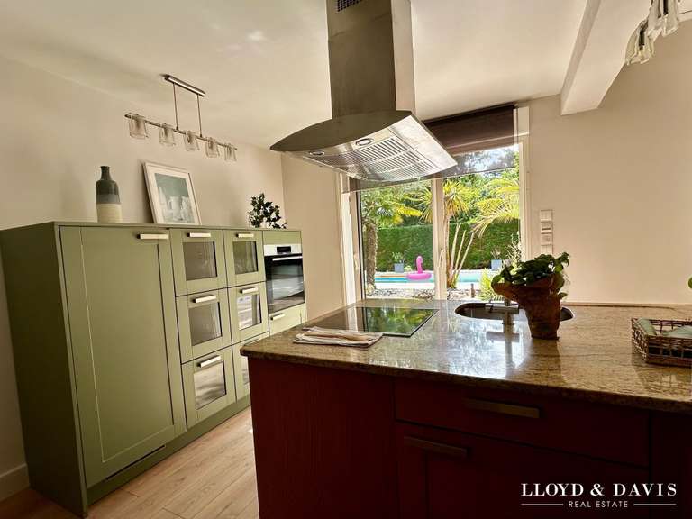 Maison Saint-Jean-d'Illac - 6 chambres - 203m²