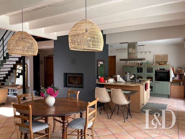 Maison Saint-Jean-d'Illac - 6 chambres - 203m²