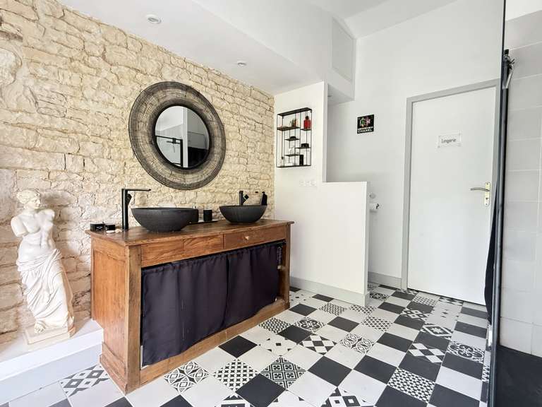 Maison Saint-Jean-de-Liversay - 7 chambres - 356m²