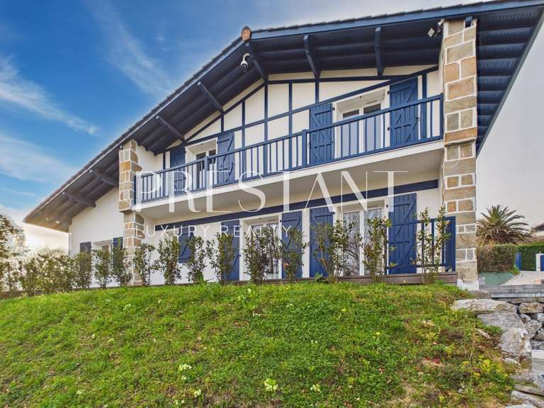 Maison Saint-Jean-de-Luz - 6 chambres - 182m²