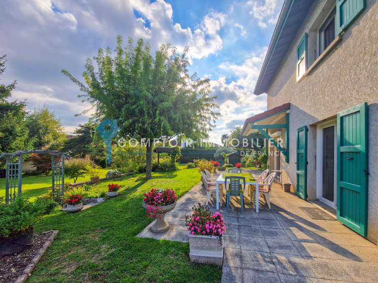 House Saint-Jean-de-Moirans - 4 bedrooms - 197m²