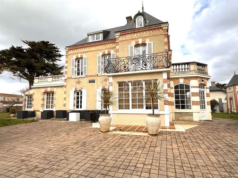 Maison Saint-Jean-de-Monts - 4 chambres - 265m²