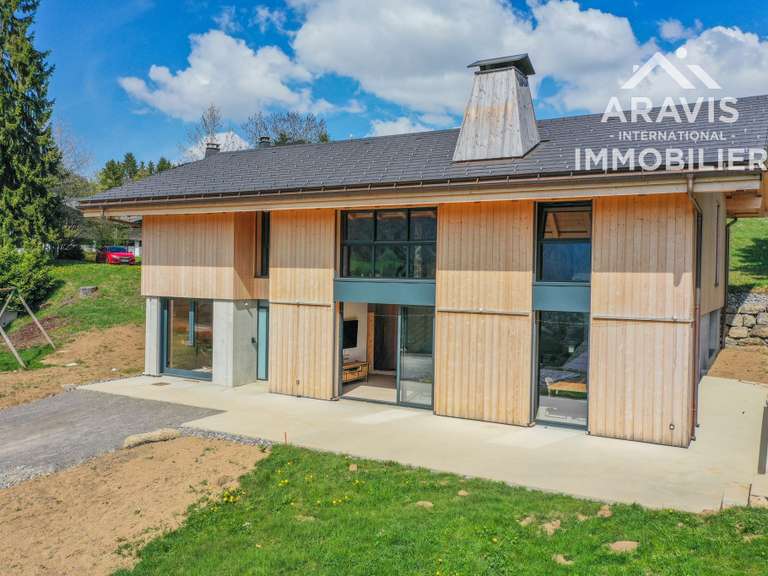 Maison Saint-Jean-de-Sixt - 5 chambres - 206m²