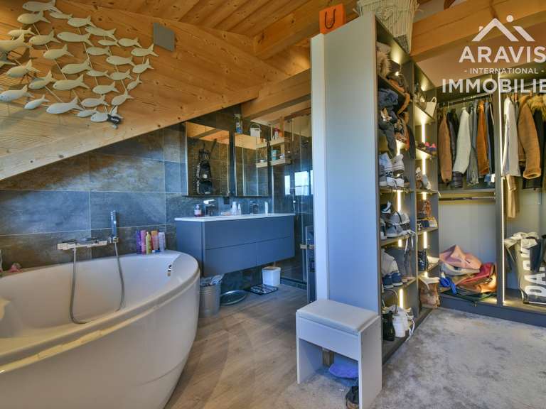 Maison Saint-Jean-de-Sixt - 5 chambres - 250m²