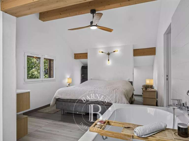 Chalet Saint-Jean-de-Tholome - 3 chambres - 202m²