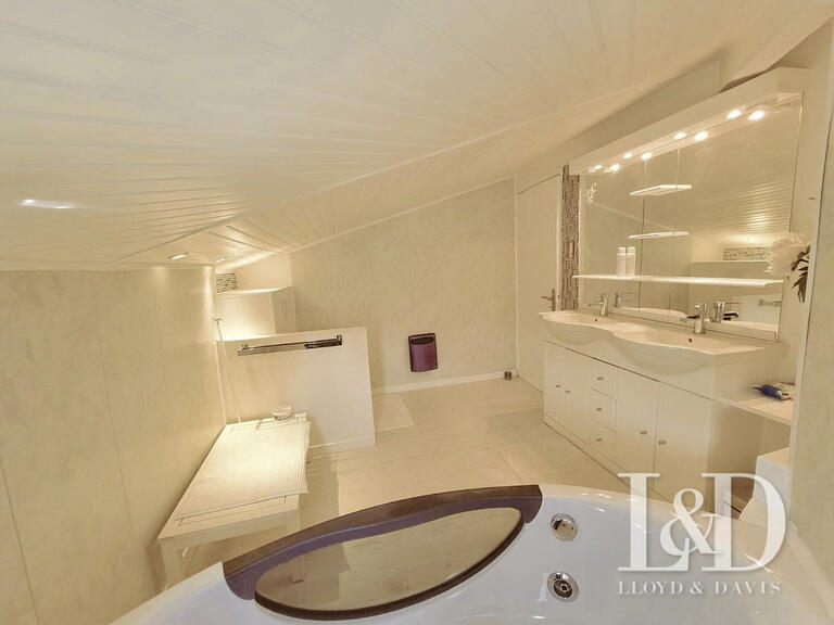 Maison Saint-Jean-de-Védas - 4 chambres - 203m²