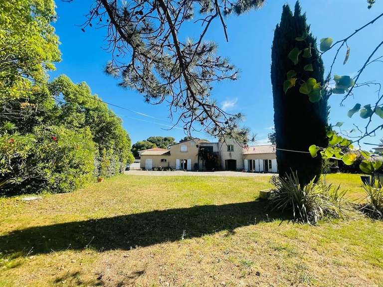 House Saint-Jean-de-Védas - 7 bedrooms - 327m²