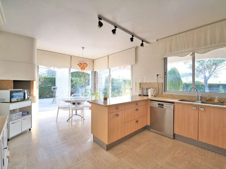 Maison Saint-Jean-de-Védas - 4 chambres - 299m²