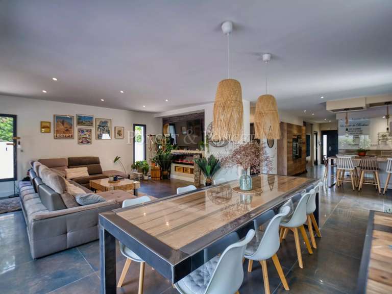 Maison Saint-Jean-de-Védas - 6 chambres - 220m²